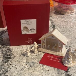 Mistletoe Park Manger 6 Piece Set